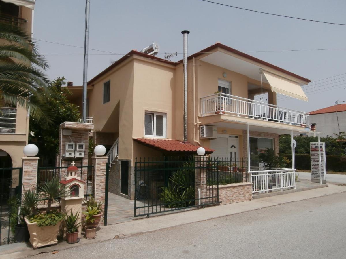 Villa finikas Vrasná Exteriör bild